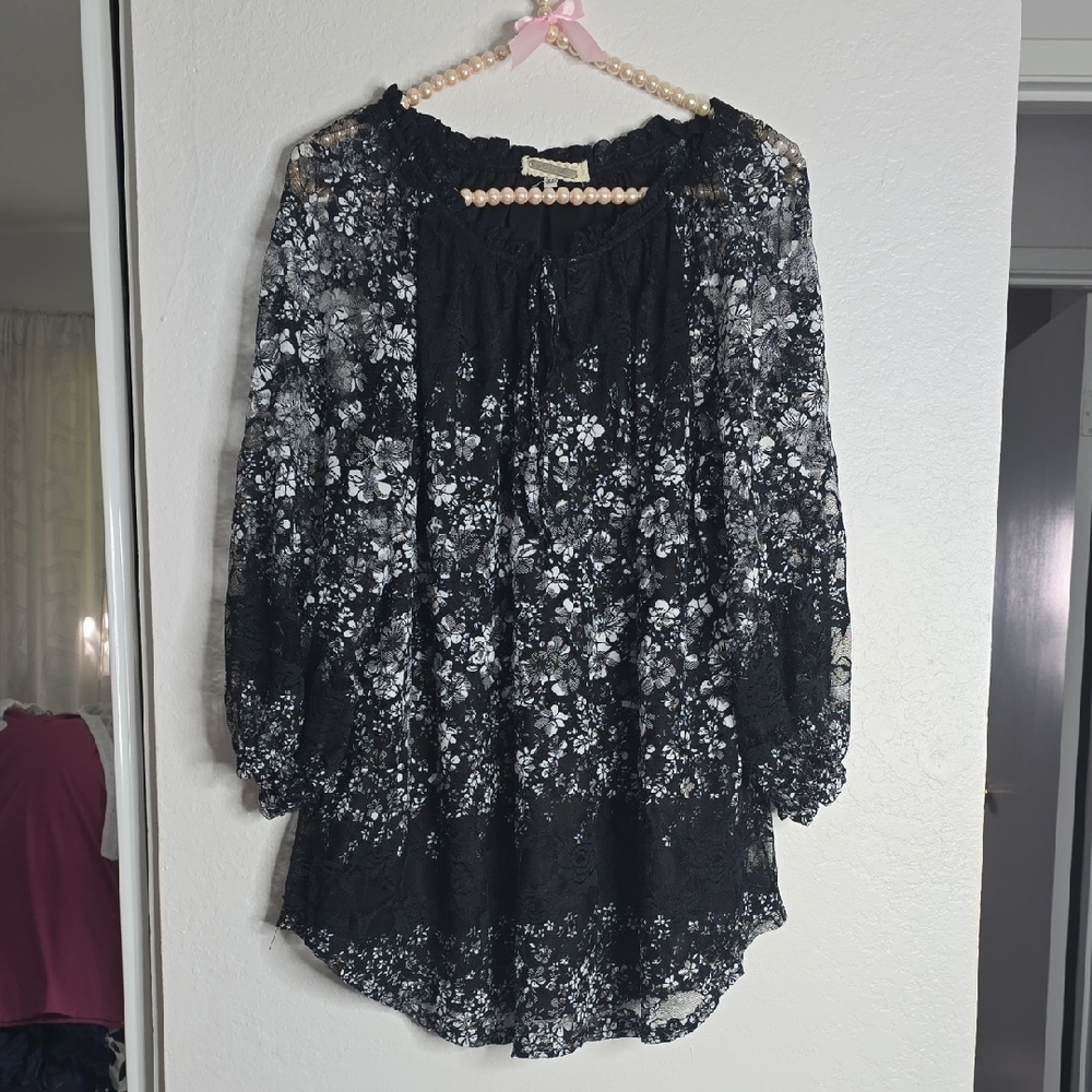 Black and White Floral Lace Blouse